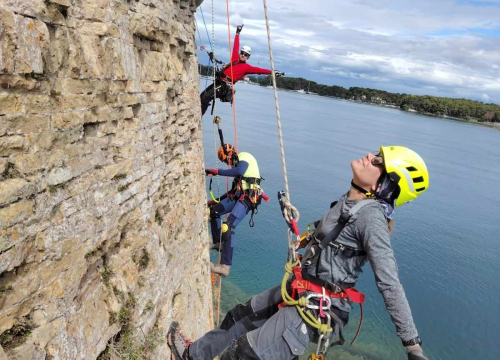 Fotografija 10 - Tvrđava sv. Nikole se priprema za sezonu: Njene zidine očišćene od raslinja, trave...