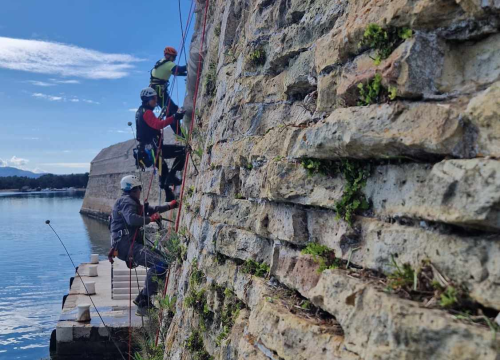 Fotografija 6 - Tvrđava sv. Nikole se priprema za sezonu: Njene zidine očišćene od raslinja, trave...
