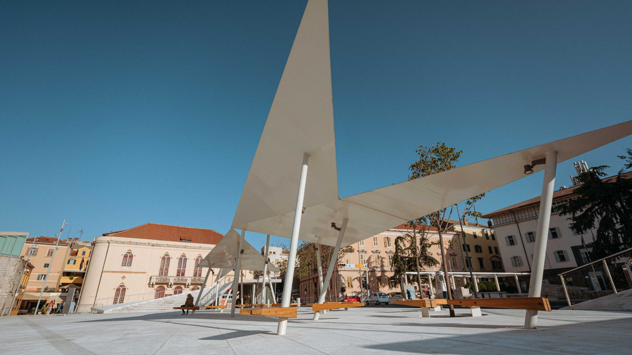 Grad Šibenik daje u zakup tri poslovna prostora: Jedan je trafika iznad garaže na Poljani