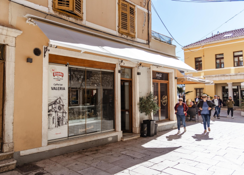 Fotografija 2 - Šibenske ulice ovog ljeta bez škrinja sa sladoledima, moraju biti unutar objekta