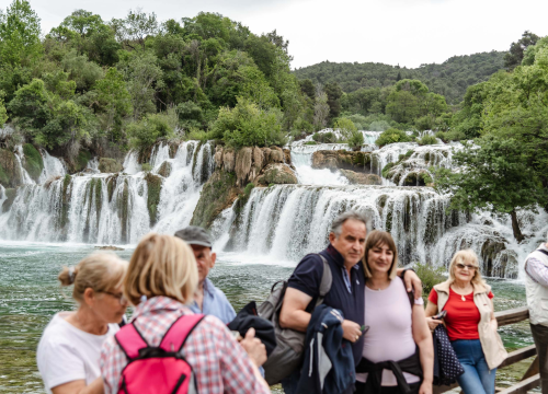 Fotografija 9 - Podijeljeno tisuću sadnica lavande i lovora: 'Želimo očuvati naše ekosustave i poticati bioraznolikost'