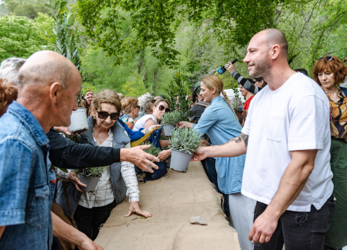 Fotografija 30 - Podijeljeno tisuću sadnica lavande i lovora: 'Želimo očuvati naše ekosustave i poticati bioraznolikost'