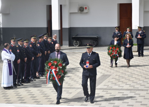 Fotografija 2 - Polaganjem vijenaca obilježen dan sv. Florijana