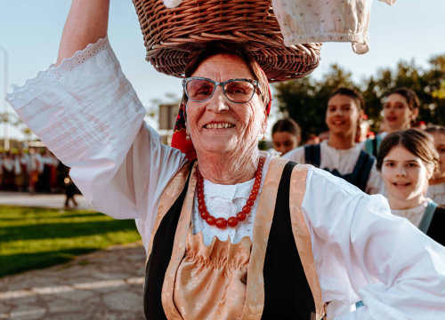 Fotografija 17 - Šibenikom prošlo više od 300 članova kulturnih društava, nošnjama oduševili prolaznike