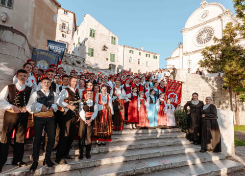 Fotografija 16 - Šibenikom prošlo više od 300 članova kulturnih društava, nošnjama oduševili prolaznike