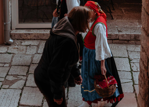 Fotografija 20 - Šibenikom prošlo više od 300 članova kulturnih društava, nošnjama oduševili prolaznike