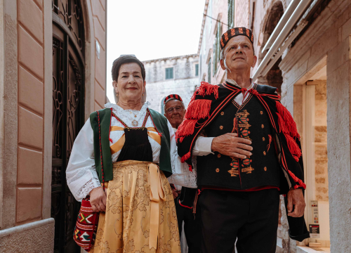 Fotografija 21 - Šibenikom prošlo više od 300 članova kulturnih društava, nošnjama oduševili prolaznike