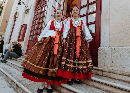 Fotografija 30 - Šibenikom prošlo više od 300 članova kulturnih društava, nošnjama oduševili prolaznike