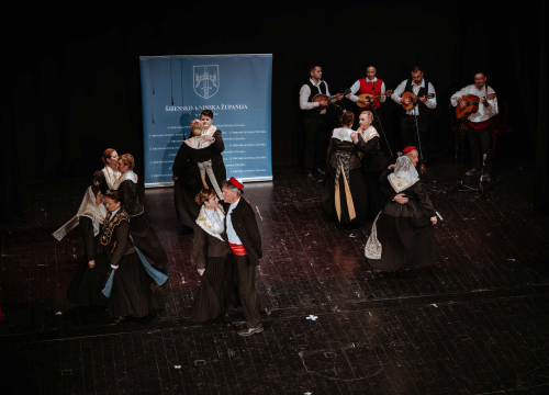 Fotografija 35 - Šibenikom prošlo više od 300 članova kulturnih društava, nošnjama oduševili prolaznike