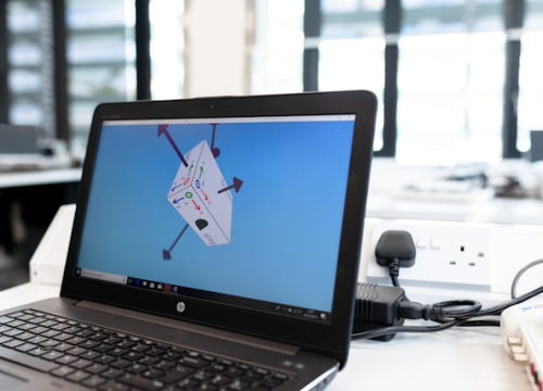 Treba li laptop biti stalno spojen na struju? Evo što o tome trebate znati