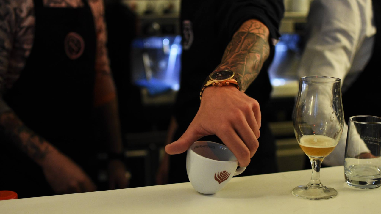 Konobari bi trebali zarađivati 2000 eura da bi se spriječilo iseljavanje iz Hrvatske