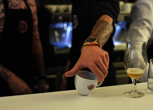 Konobari bi trebali zarađivati 2000 eura da bi se spriječilo iseljavanje iz Hrvatske