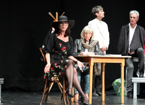 Fotografija 3 - U šibenskom kazalištu glumci iz udruge umirovljenika izveli predstavu 'A šta sad'