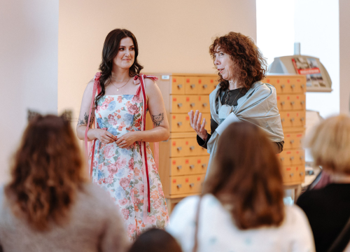 Fotografija 5 - U knjižnici otvorena izložba 'Izađi mala' Sanje Dugandžić