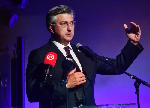 Plenković u Arsenu ‘Htio sam sustići Burića. On je u trećem mandatu u Šibeniku, sad sam i ja treći u Vladi‘