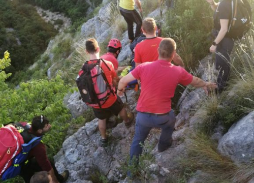 Fotografija 2 - Šibenski HGSS-ovci iz kanjona Čikole izvukli ozlijeđenu ženu