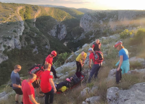 Šibenski HGSS-ovci iz kanjona Čikole izvukli ozlijeđenu ženu
