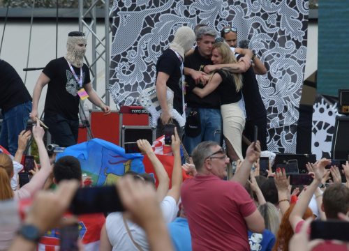 Tisuće ljudi na dočeku 'pobjednika publike': 'Mi smo klinci koji su sve napravili sami'