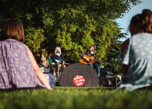 Longplay Day u Šibeniku: Izložba Močvarnih plakata, promocija albuma i knjige te koncert