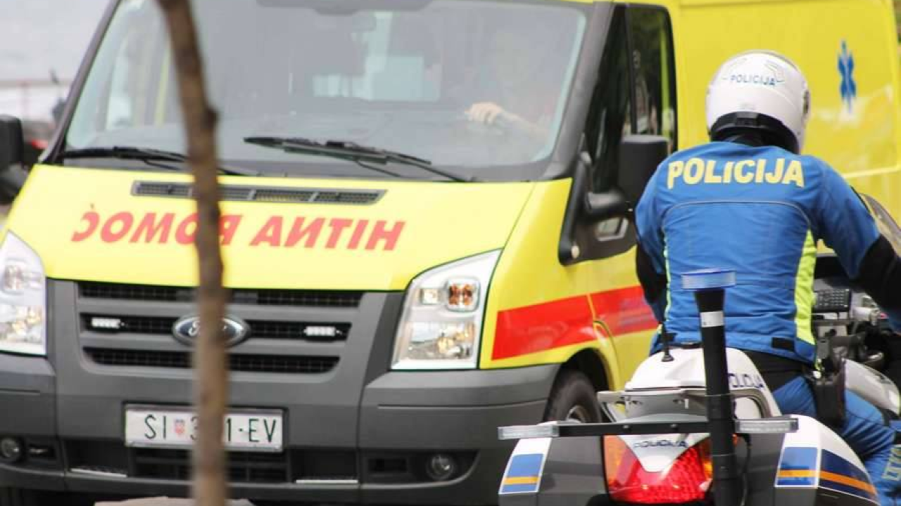 Drogirani vozač izletio s ceste kod čvora Podi, tri osobe teško ozlijeđene