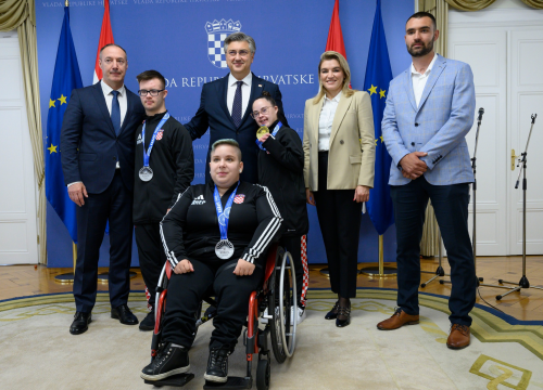 Julija Karadakić kod premijera Plenkovića nakon ispisivanja povijesti šibenskog parasporta