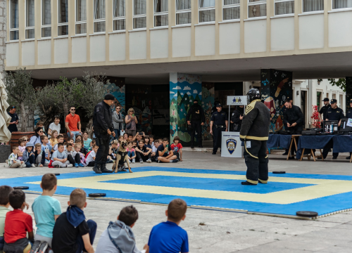 Fotografija 12 - Policajci 'zauzeli' trg ispred Županije kako bi prezentirali svoje zanimanje