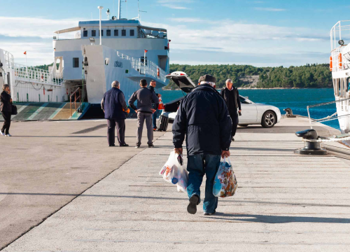 Zbog jakog vjetra trajekt ne pristaje u Zlarin i Kaprije