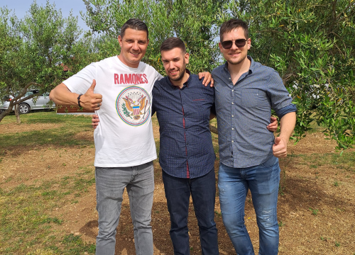 Fotografija 3 - Šibenski studenti na OPG-u Uroda učili o značenju maslinovog ulja kao lijeka i hrane