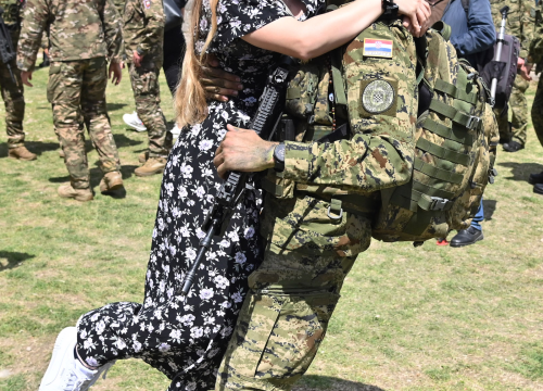 Fotografija 2 - Zaruke na Kninskoj tvrđavi nakon završetka vojne obuke: 'Trebao mi je dodatni motiv, da nešto još jače potakne srce!'