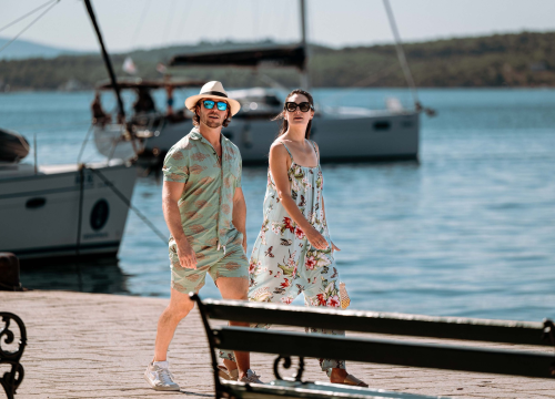 Djelomice sunčano, ponegdje mogući pljuskovi