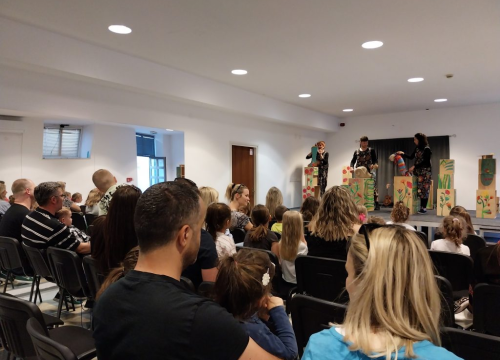 Stonoga Goga oduševila male Kninjane u knjižnici