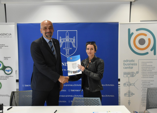 Fotografija 4 - Župan Jelić s predstavnicima kulturnih ustanova potpisao ugovore o dodjeli sredstava