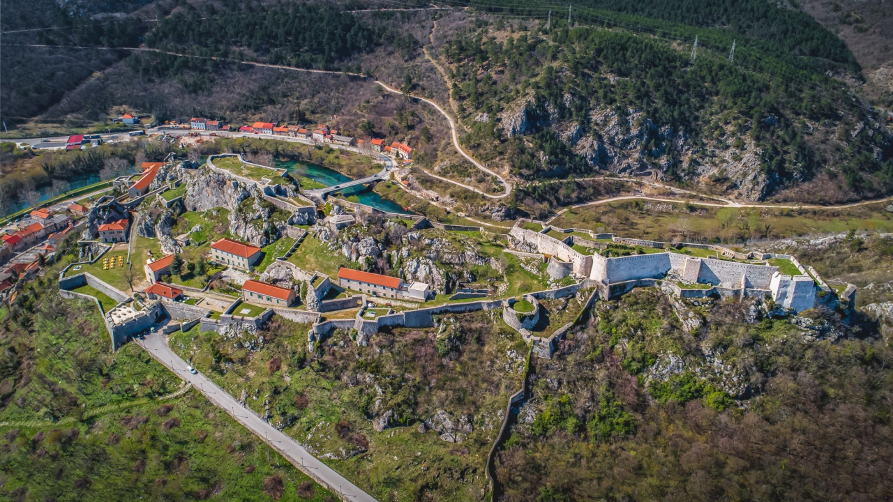 U subotu otvara zipline na Kninskoj tvrđavi, prihod ide bolesnoj djevojčici Eli Bitunjac