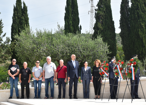 Položeni vijenci i zapaljene svijeće u povodu Dana državnosti