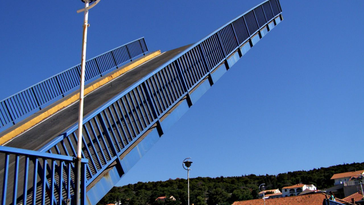 Lopov u Tisnom 51-godišnjem Nijemcu s gumenjaka ukrao rezervoar s gorivom