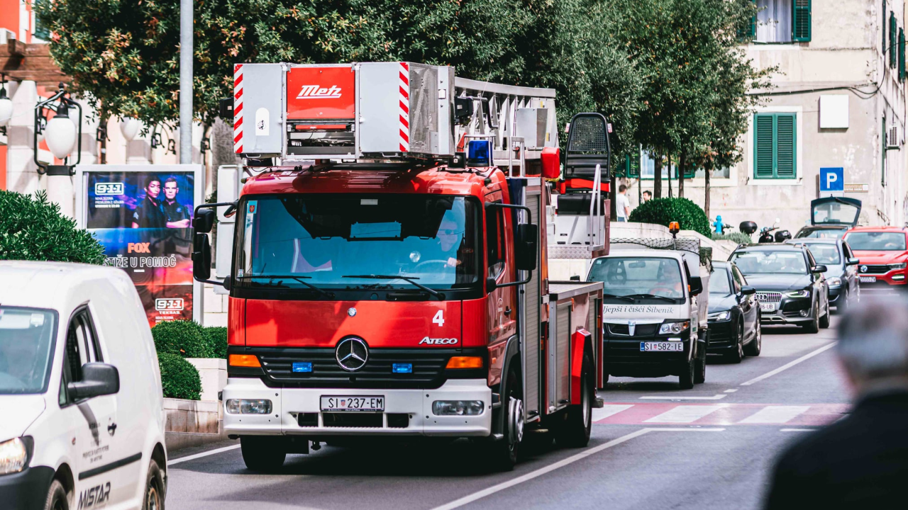 Alarm u robnoj kući u Šibeniku rano jutros digao vatrogasce na noge