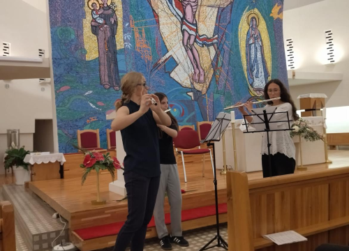 Fotografija 2 - 'Toplom dobrodošlicom i uz pomoć svečenika' najavljen koncert šibenske glazbene škole