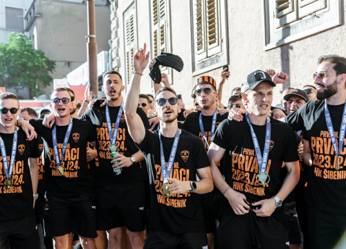 Fotografija 22 - Šibenik dočekao svoje heroje u narančastom: 'Carević ostaje, sezona time završena'
