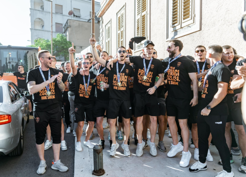 Fotografija 54 - Šibenik dočekao svoje heroje u narančastom: 'Carević ostaje, sezona time završena'