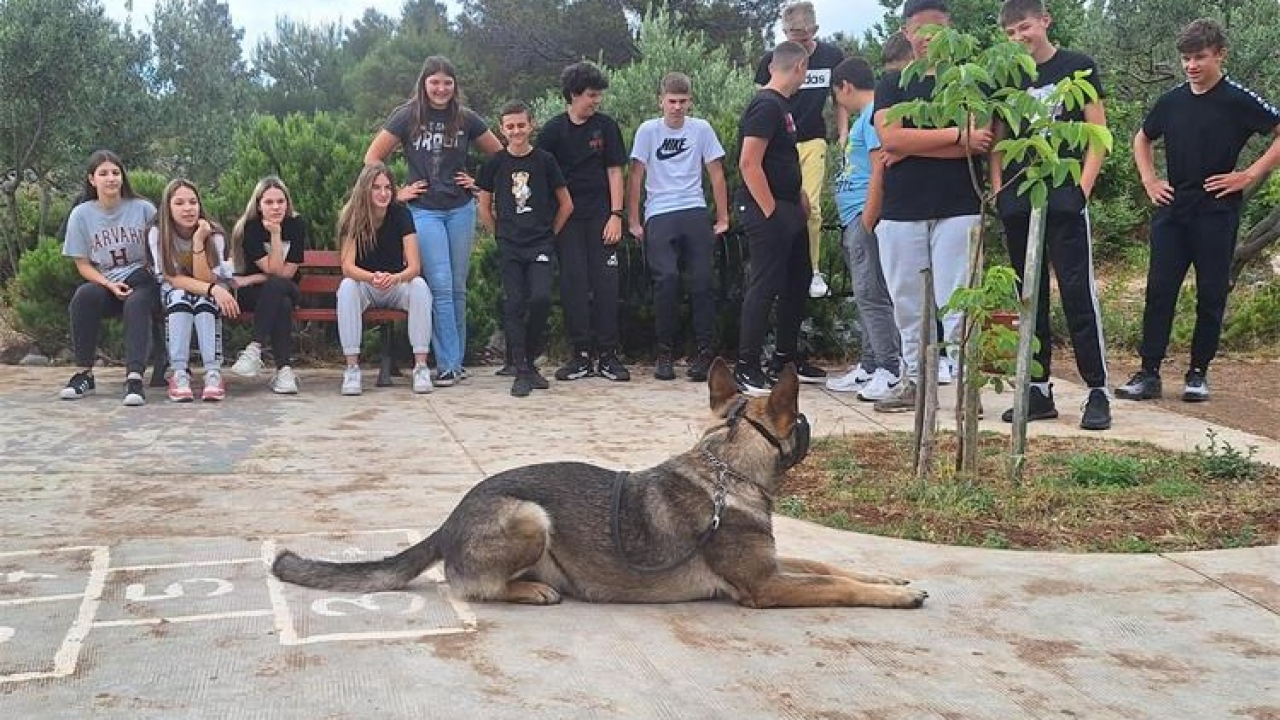 Učenike brodaričke škole učili kako živjeti zdravo i reći 'ne' drogi