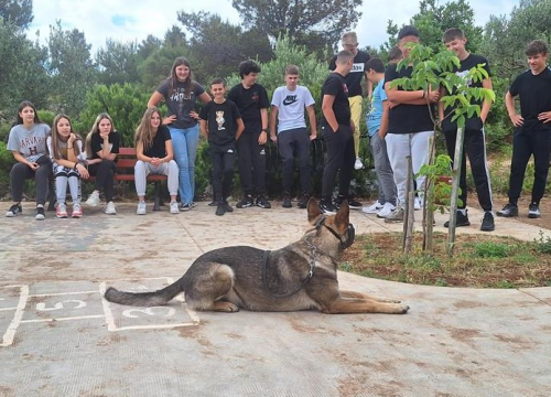 Fotografija 1 - Učenike brodaričke škole učili kako živjeti zdravo i reći 'ne' drogi