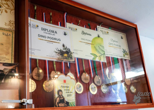 Fotografija 6 - Obitelj Podrug prvo ulje napravila je 1886. godine, a danas osvajaju zlatne medalje od Vodica do New Yorka