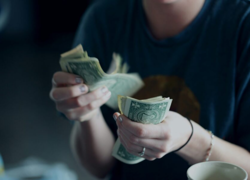 Sakrila od muža da je dobila milijun dolara na lutriji, a onda joj se to obilo o glavu