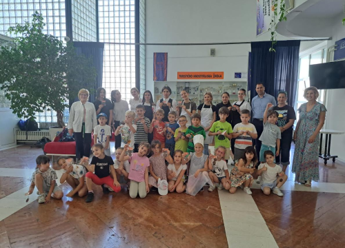 Fotografija 7 - Mališani DV Osmijeh na jedan dan postali slastičari