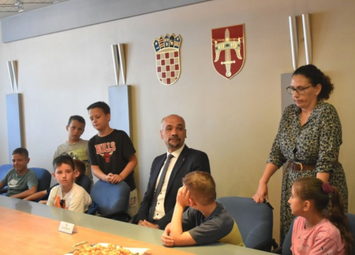 Fotografija 3 - Župan Jelić učenicima Katoličke škole otkrio da ga je znanost oduvijek privlačila