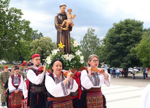 Fotografija 10 - Procesijom vjernika i vojske Kninjani proslavili blagdan sv. Ante