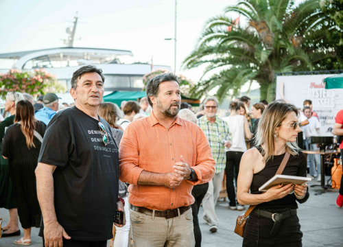 Fotografija 7 - Zbog jednog skladnog para trg ispred Županije i ove je godine pun