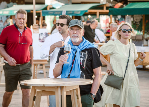 Fotografija 13 - Zbog jednog skladnog para trg ispred Županije i ove je godine pun