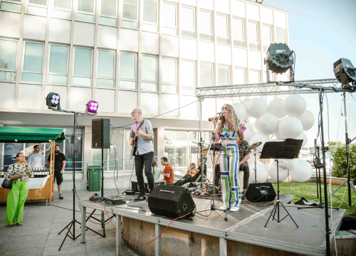 Fotografija 20 - Zbog jednog skladnog para trg ispred Županije i ove je godine pun