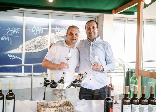 Fotografija 26 - Zbog jednog skladnog para trg ispred Županije i ove je godine pun